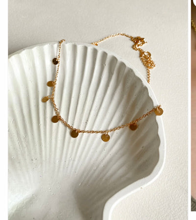 Gold tone minimal necklace